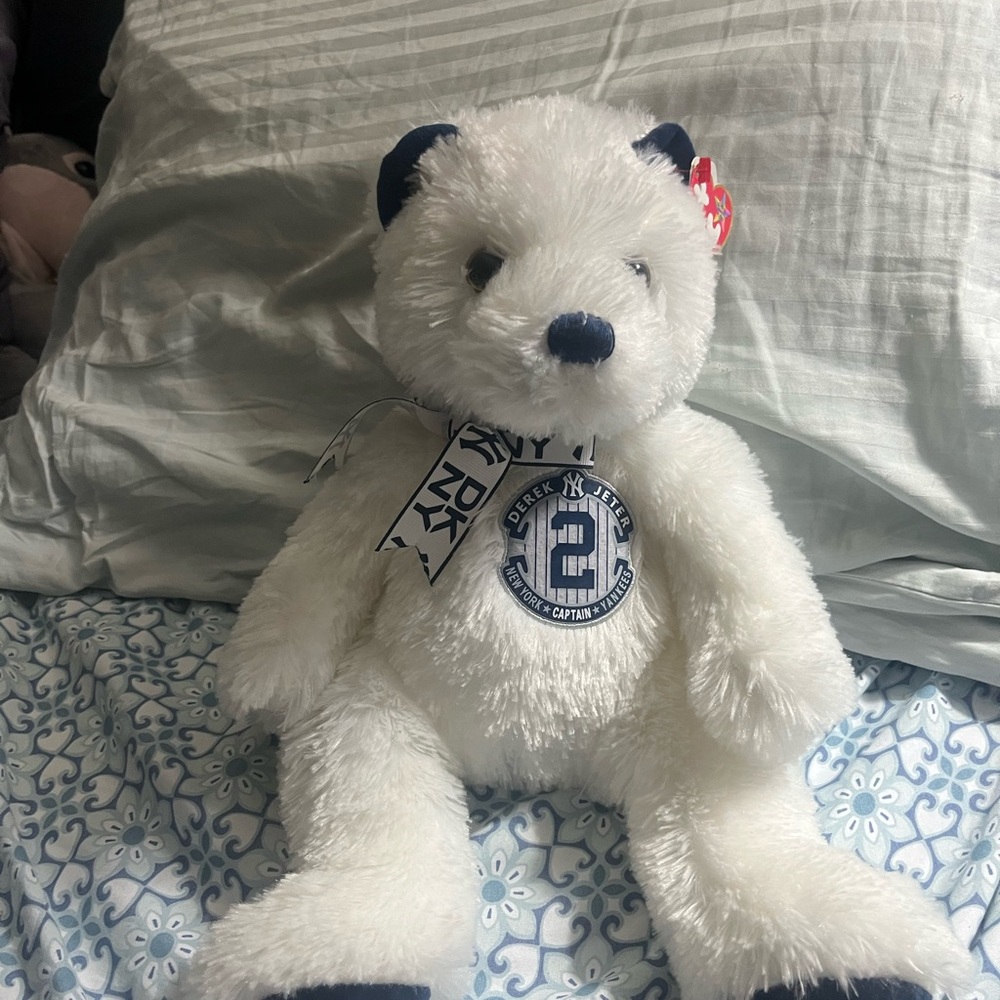 2014 limited edition “Captain” DKNY Derek Jeter Bear